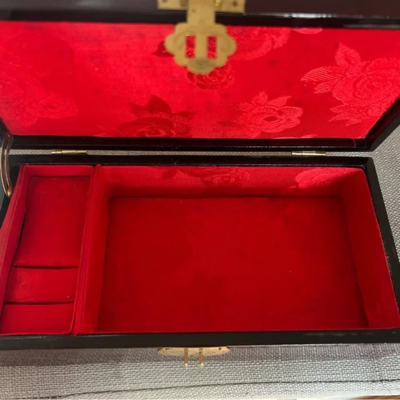 Wooden musical jewelry box - Picture 7 of 8